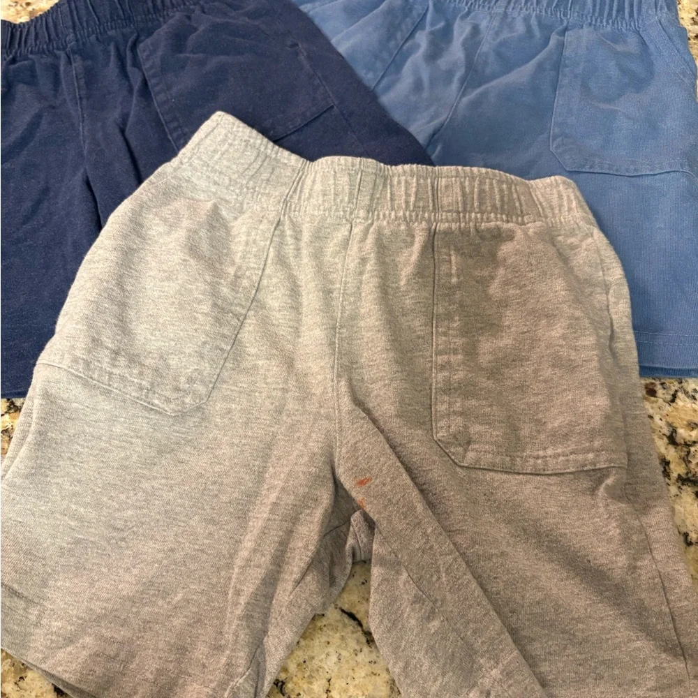 Bundle Size 4T OSHKOSH B’gosh 3 pairs shorts‎
